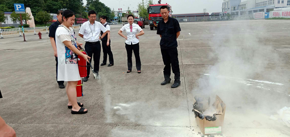 張家界機場筑牢暑運消防安全“防火墻”