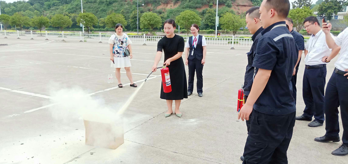 張家界機場筑牢暑運消防安全“防火墻”
