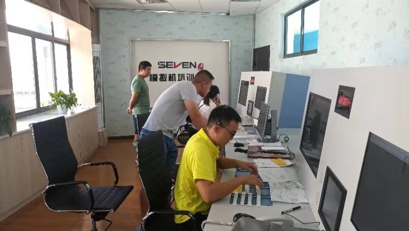 張家界機(jī)場(chǎng)與民航干部管理學(xué)院聯(lián)合開(kāi)辦管制復(fù)訓(xùn)班